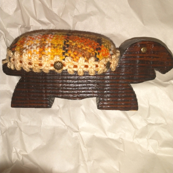 Wooden Turtle Mid Century Pin Cushion. - Picture 1 of 5